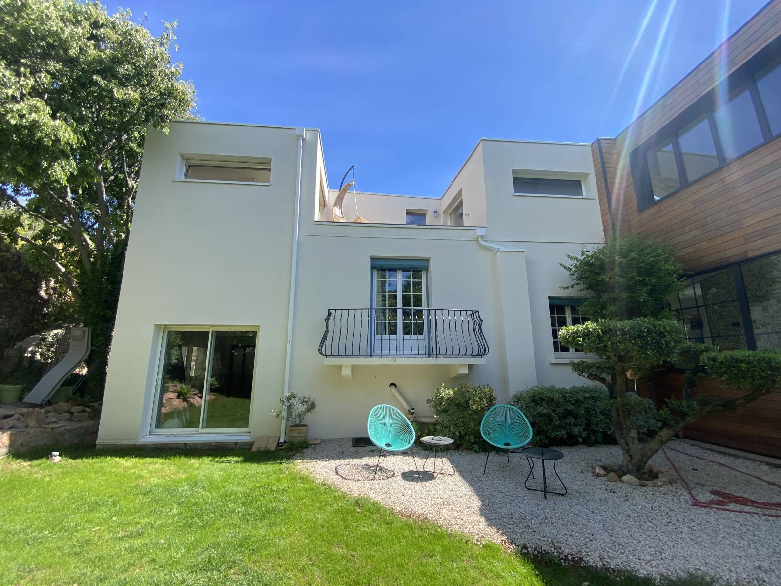 découvrez les coûts associés à la rénovation de votre maison pour en faire une habitation passive. obtenez des conseils sur les matériaux, les techniques et les subventions disponibles pour optimiser votre investissement tout en améliorant le confort et l'efficacité énergétique de votre foyer.