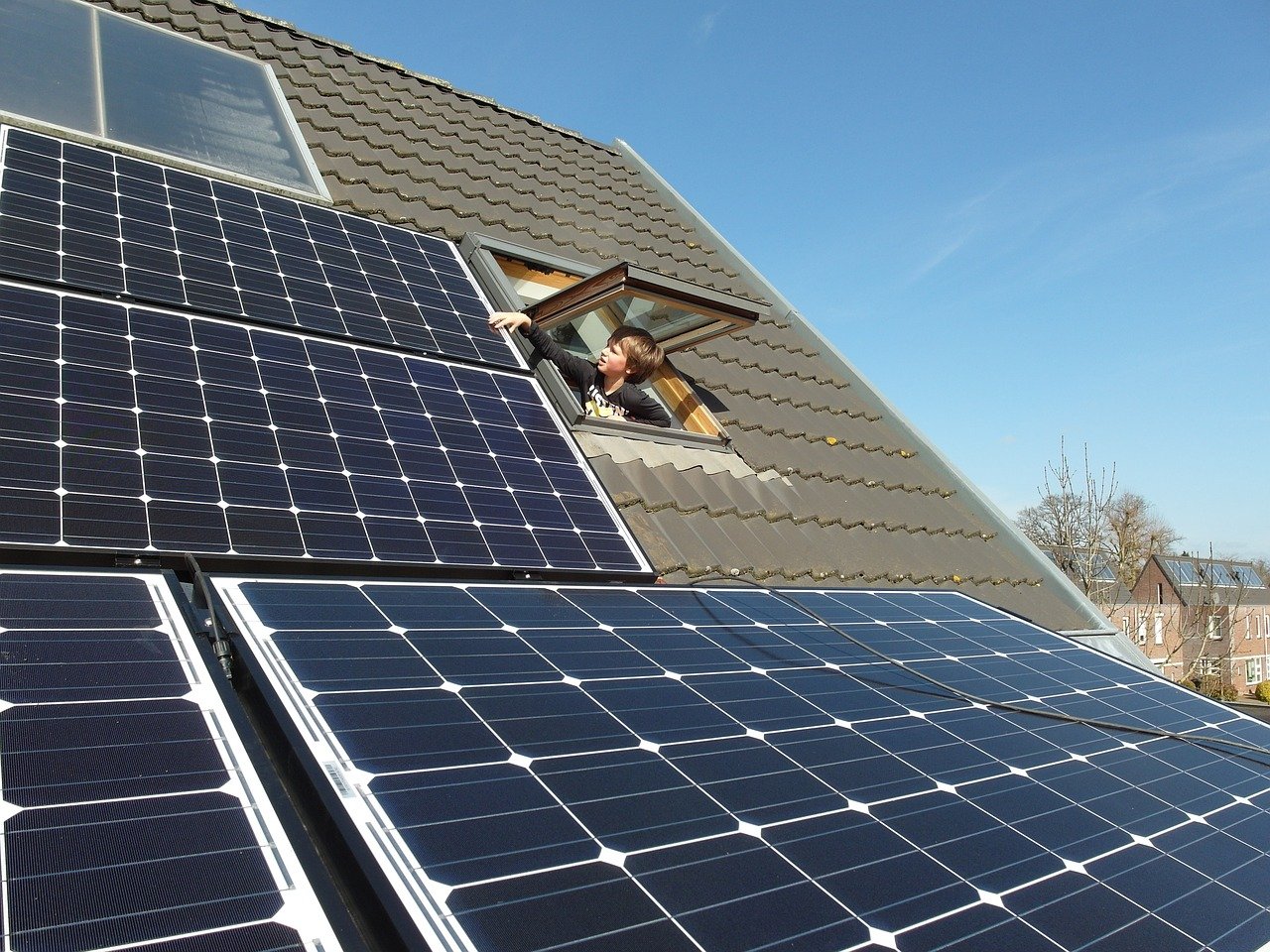 découvrez tout sur le prix des toits solaires tesla et comment ils peuvent transformer votre habitation en une solution énergétique élégante et durable. informez-vous sur les avantages, les options de financement et les économies à long terme.