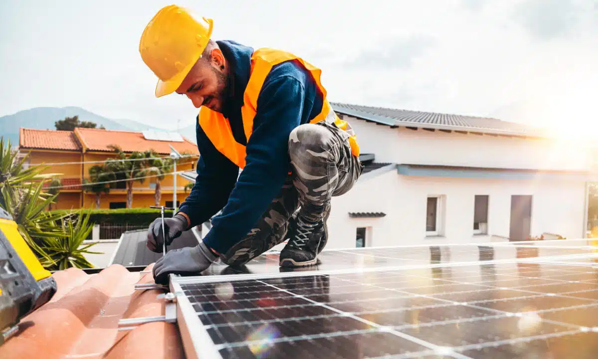 découvrez les prix des toits solaires et comment ils peuvent transformer votre maison en une source d'énergie durable. obtenez des conseils sur l'installation et les économies d'énergie potentielles.