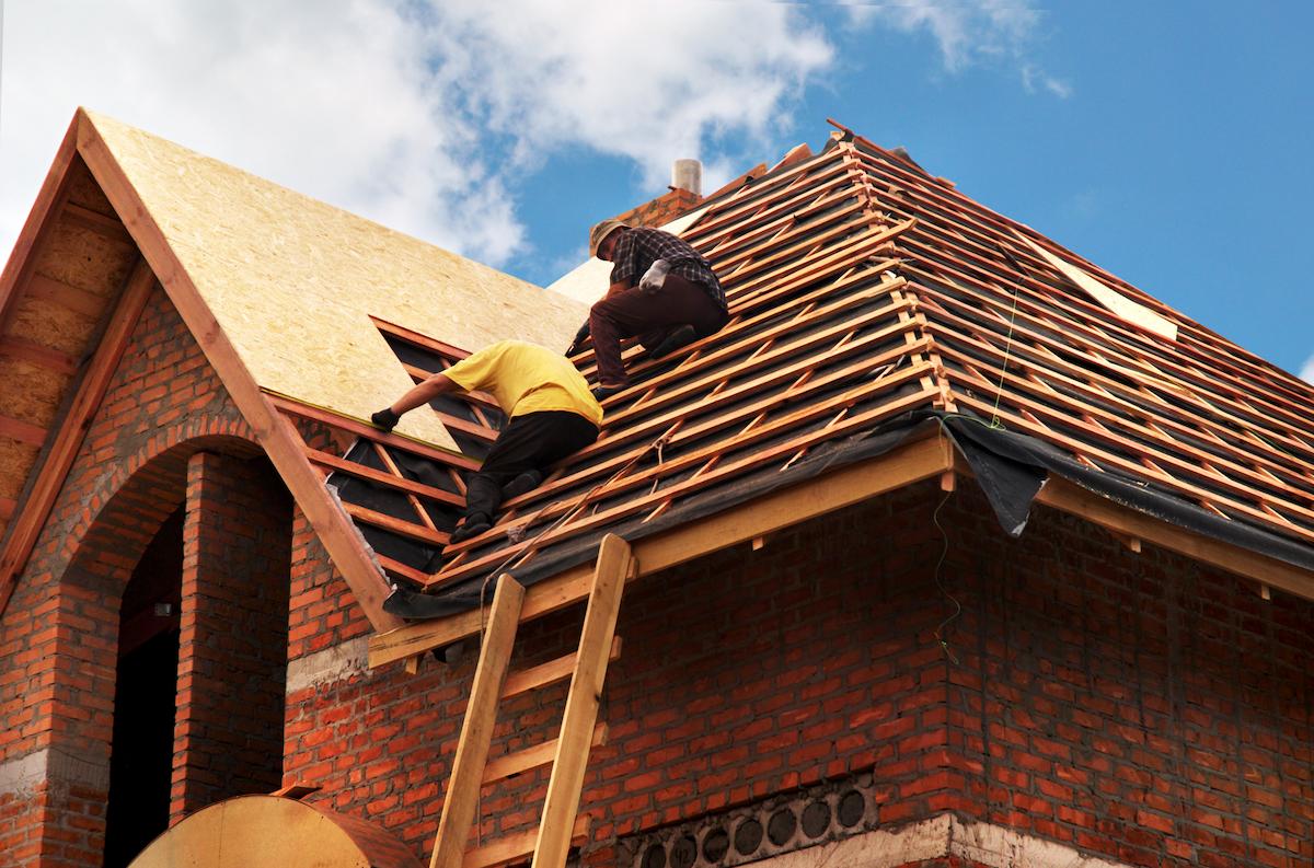 découvrez les prix de la toiture en ardoise pour une superficie de 200m2. obtenez des estimations détaillées, des conseils pratiques et comparez les offres pour réaliser votre projet de couverture avec élégance et durabilité.
