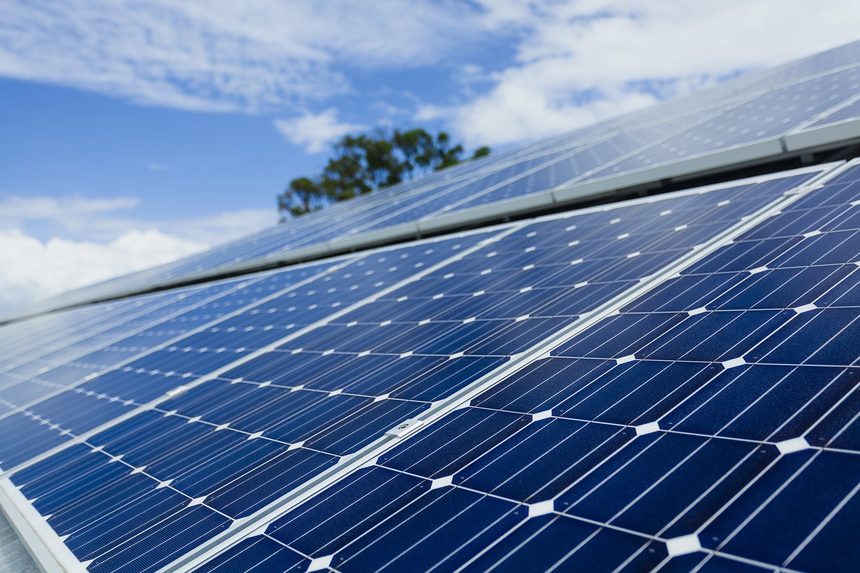 découvrez les prix des toitures photovoltaïques et profitez des avantages d'une énergie renouvelable à portée de main. comparez les offres, trouvez des conseils d'experts et faites le choix idéal pour votre projet d'énergie solaire.