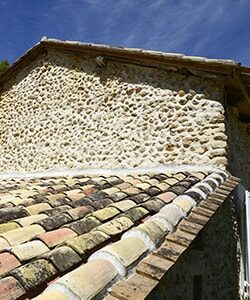 découvrez les prix des tuiles au mètre carré pour votre projet de toiture. comparez les différents types de tuiles et trouvez l'option qui correspond à votre budget et à vos besoins esthétiques.