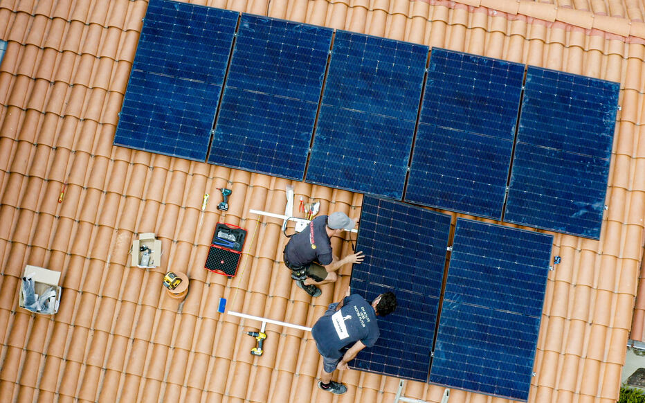 découvrez nos promotions exclusives sur les panneaux solaires pour les entreprises. profitez d'offres avantageuses pour réduire vos coûts énergétiques tout en contribuant à la protection de l'environnement. ne manquez pas cette opportunité de moderniser votre entreprise avec une énergie durable et économique.