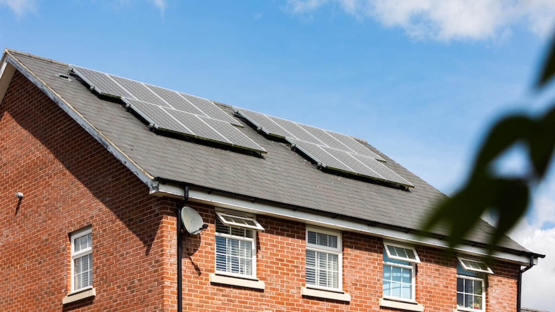 découvrez comment maximiser la puissance de vos panneaux solaires pour votre maison. apprenez les meilleures pratiques pour optimiser leur efficacité et réduire votre facture d'énergie grâce à une installation adéquate et un entretien régulier.