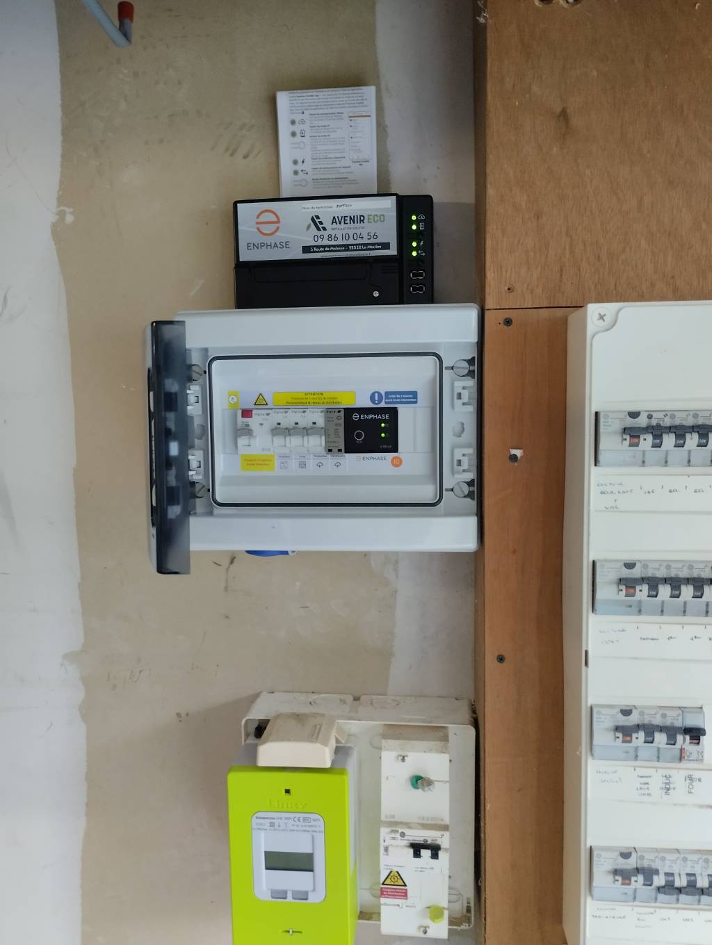 découvrez tout sur les systèmes photovoltaïques de 3 kwc : avantages, installation, performance et économies d'énergie. transformez la lumière du soleil en électricité pour votre maison et réduisez votre empreinte carbone avec une solution écoresponsable.