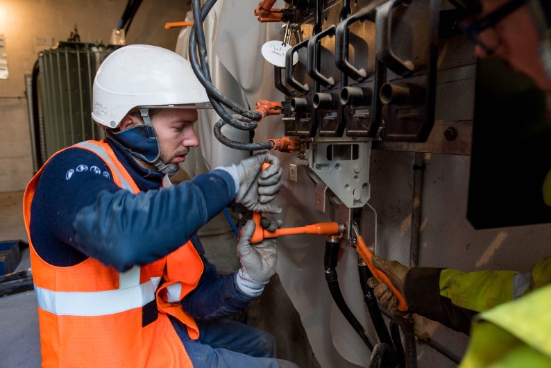 découvrez nos solutions de raccordement électrique adaptées à vos besoins. expert en installations, nous garantissons sécurité et efficacité pour tous vos projets électriques.