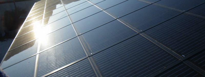 découvrez le processus de recyclage des panneaux photovoltaïques (pv) et son importance pour l'environnement. apprenez comment ces matériaux peuvent être réutilisés et transformés en nouveaux produits, contribuant ainsi à une économie circulaire durable.