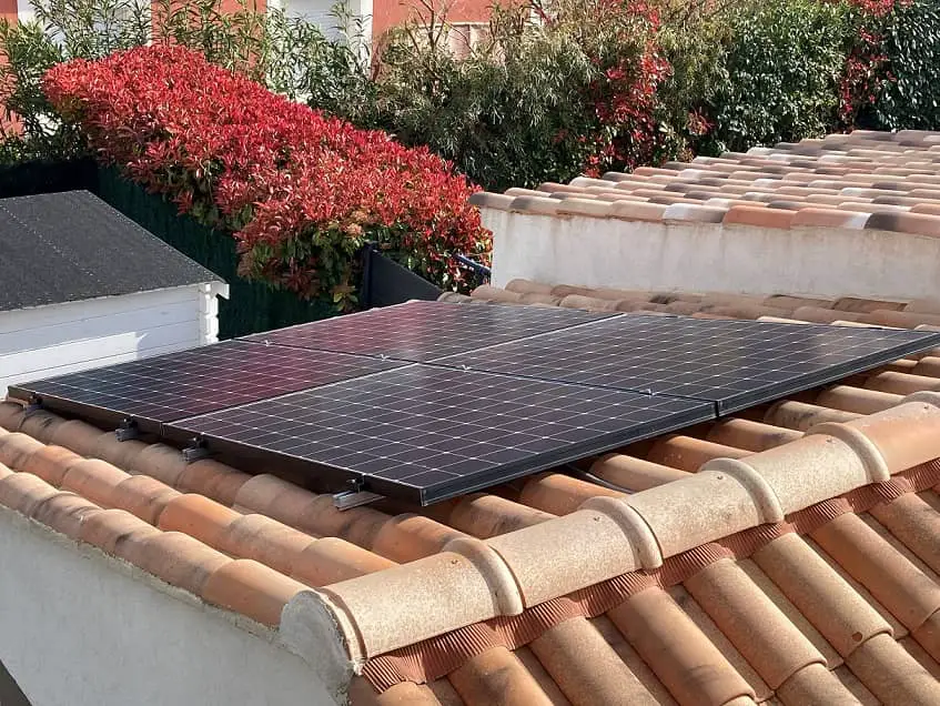 découvrez la réglementation photovoltaïque : un guide complet sur les normes et lois encadrant l'installation de panneaux solaires en france. informez-vous sur les aides financières, les démarches administratives et les meilleures pratiques pour bénéficier des avantages de l'énergie solaire.