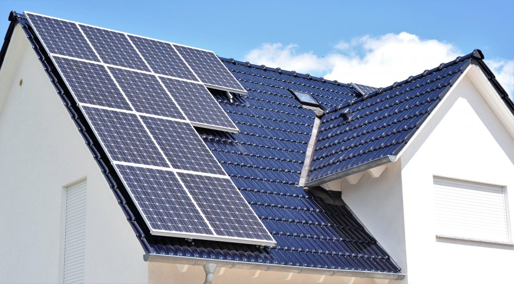 découvrez tout ce que vous devez savoir sur le rendement solaire : comment maximiser l'efficacité de vos panneaux solaires, les facteurs influençant leur performance, et les avantages économiques et environnementaux d'une installation solaire bien optimisée.