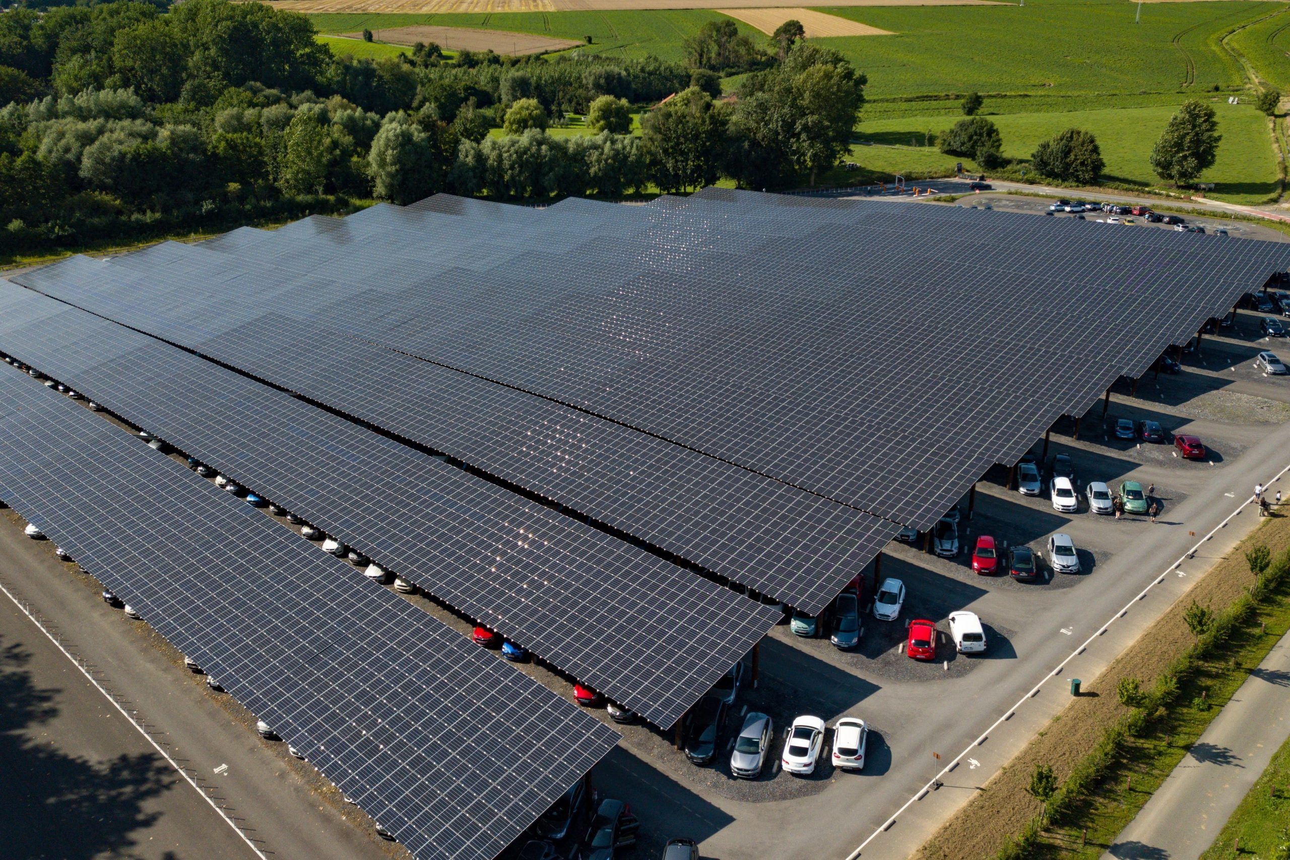 découvrez comment la rentabilité photovoltaïque peut transformer l'agriculture en offrant des solutions énergétiques durables et rentables. apprenez à maximiser vos profits tout en contribuant à la protection de l'environnement grâce à l'énergie solaire.