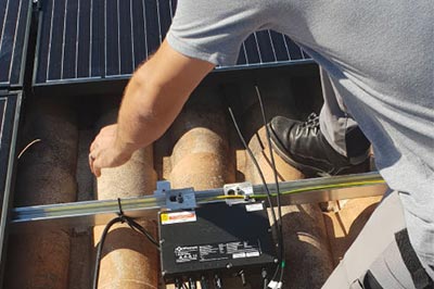 découvrez notre service de réparation d'onduleurs photovoltaïques (pv) pour garantir le bon fonctionnement de votre installation solaire. profitez de notre expertise pour prolonger la durée de vie de votre équipement et optimiser votre production d'énergie.