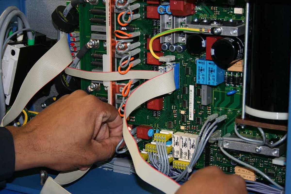 découvrez nos services de réparation d'onduleurs pour assurer la continuité de votre alimentation électrique. nos experts qualifiés diagnostiquent et réparent rapidement tout type d'onduleur, garantissant un fonctionnement optimal et une durée de vie prolongée. contactez-nous pour un service fiable et professionnel.
