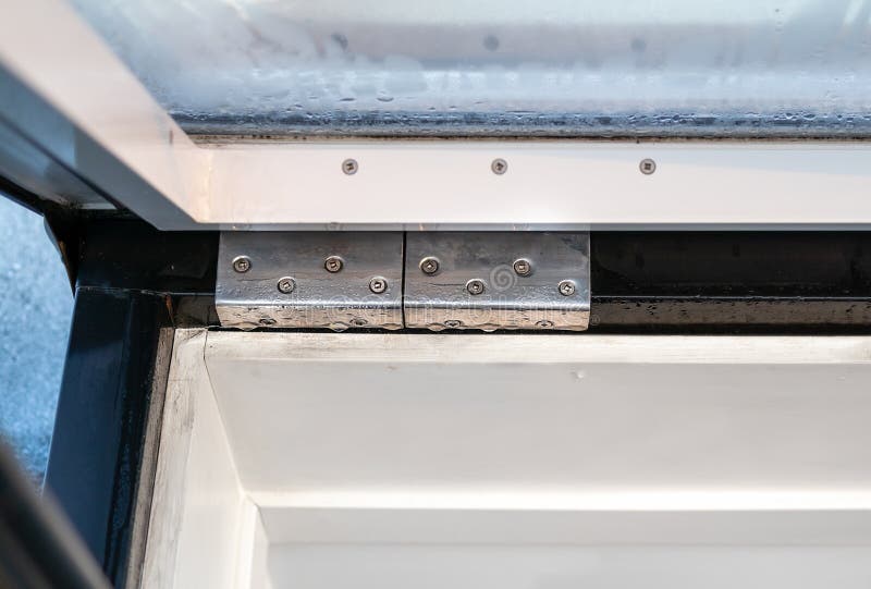 découvrez nos conseils et solutions pour réparer un toit fuyant. protégez votre maison des infiltrations d'eau et maintenez son intégrité grâce à des techniques efficaces et des produits adaptés. ne laissez pas un toit en mauvais état compromettre votre confort !