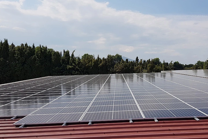 découvrez les opportunités de la revente photovoltaïque : valorisez votre production d'énergie solaire tout en contribuant à la transition énergétique. boostez vos économies et participez à un futur durable grâce à des solutions adaptées.