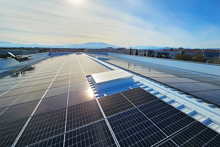 découvrez comment optimiser vos investissements grâce à la revente photovoltaïque. profitez des avantages économiques et écologiques de vendre l'électricité produite par vos panneaux solaires tout en contribuant à une énergie durable.
