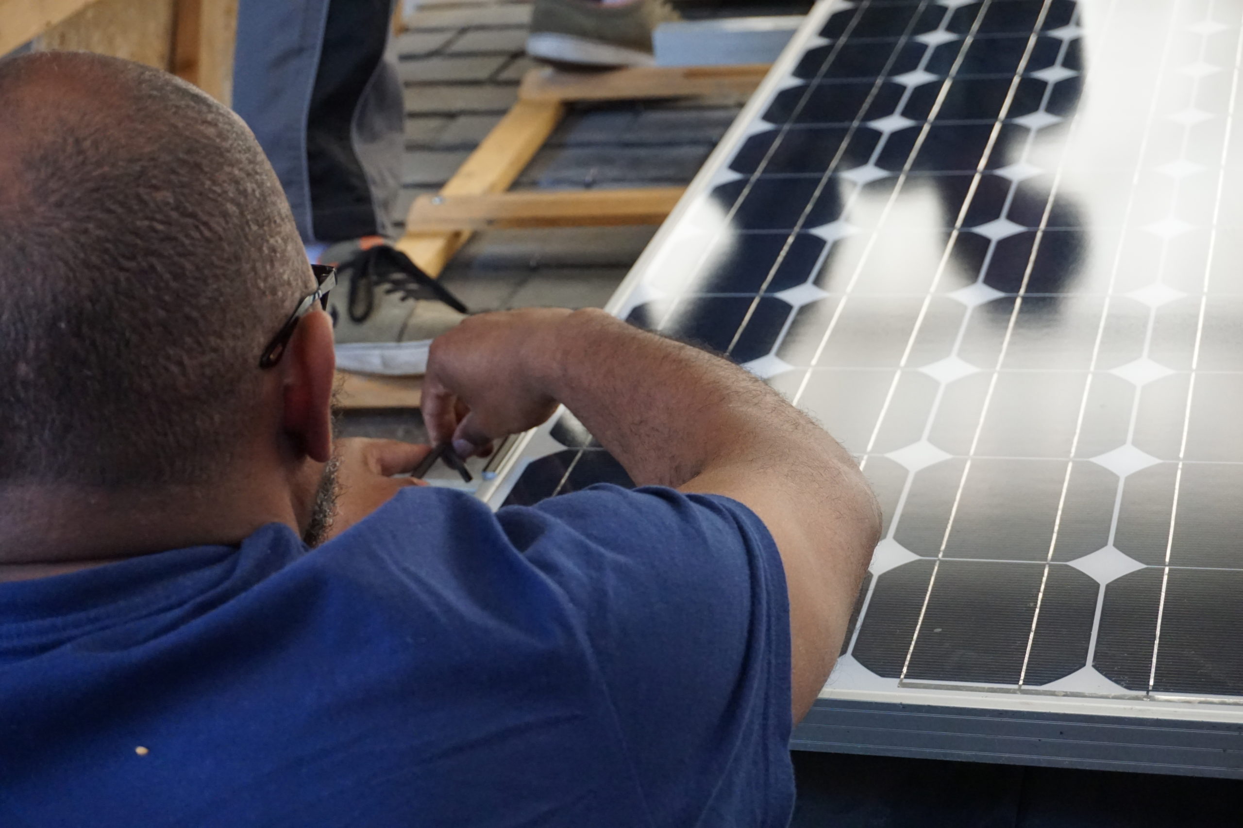 découvrez les opportunités de la revente solaire : maximisez vos économies d'énergie et contribuez à la transition écologique en revendant l'électricité produite par vos panneaux solaires. obtenez des conseils pratiques et des informations sur les réglementations pour rentabiliser votre investissement.