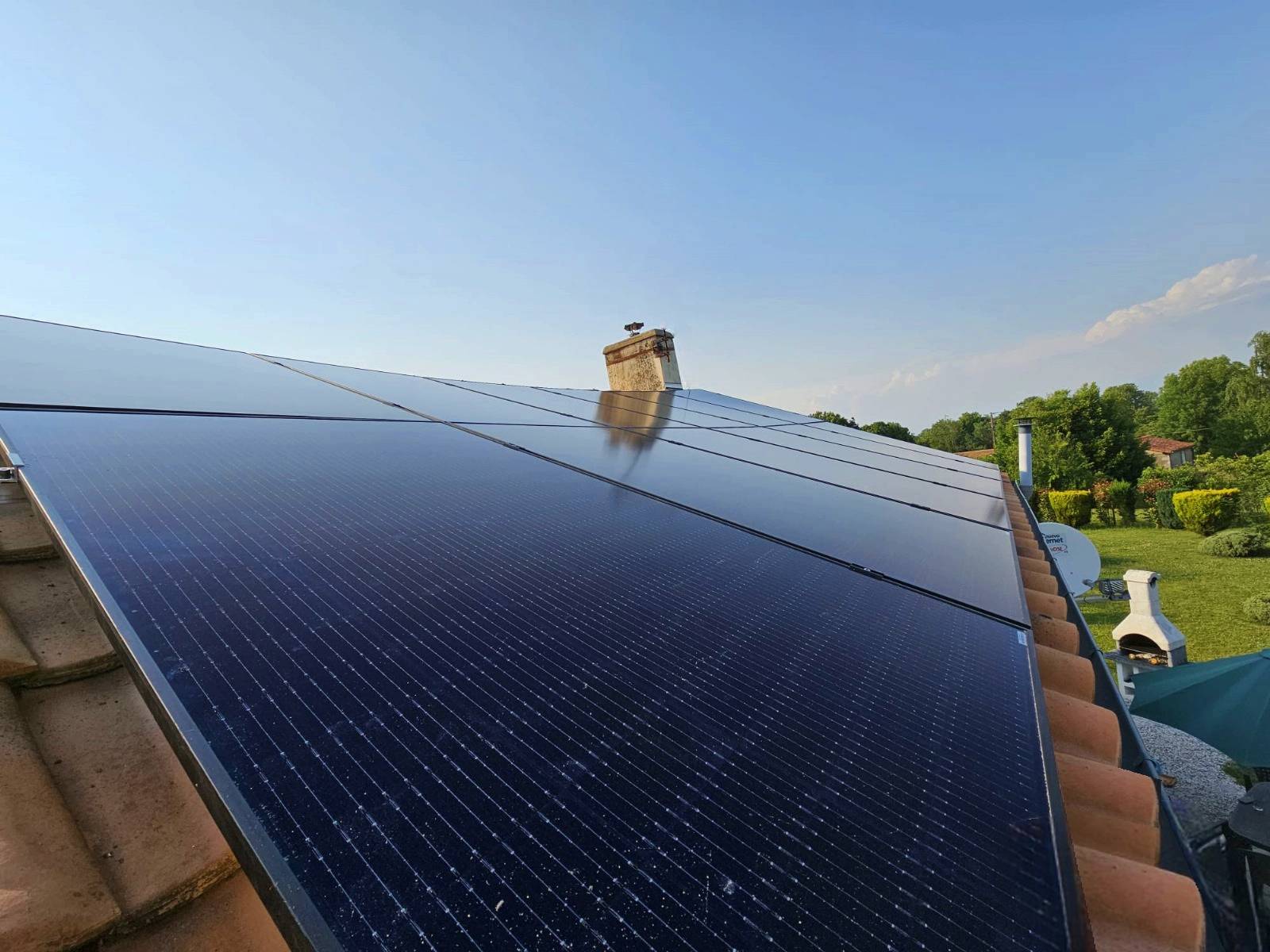 découvrez les opportunités de la revente solaire et transformez votre surplus d'énergie en revenus. informez-vous sur les avantages, les démarches et les solutions pour optimiser votre production d'énergie solaire.
