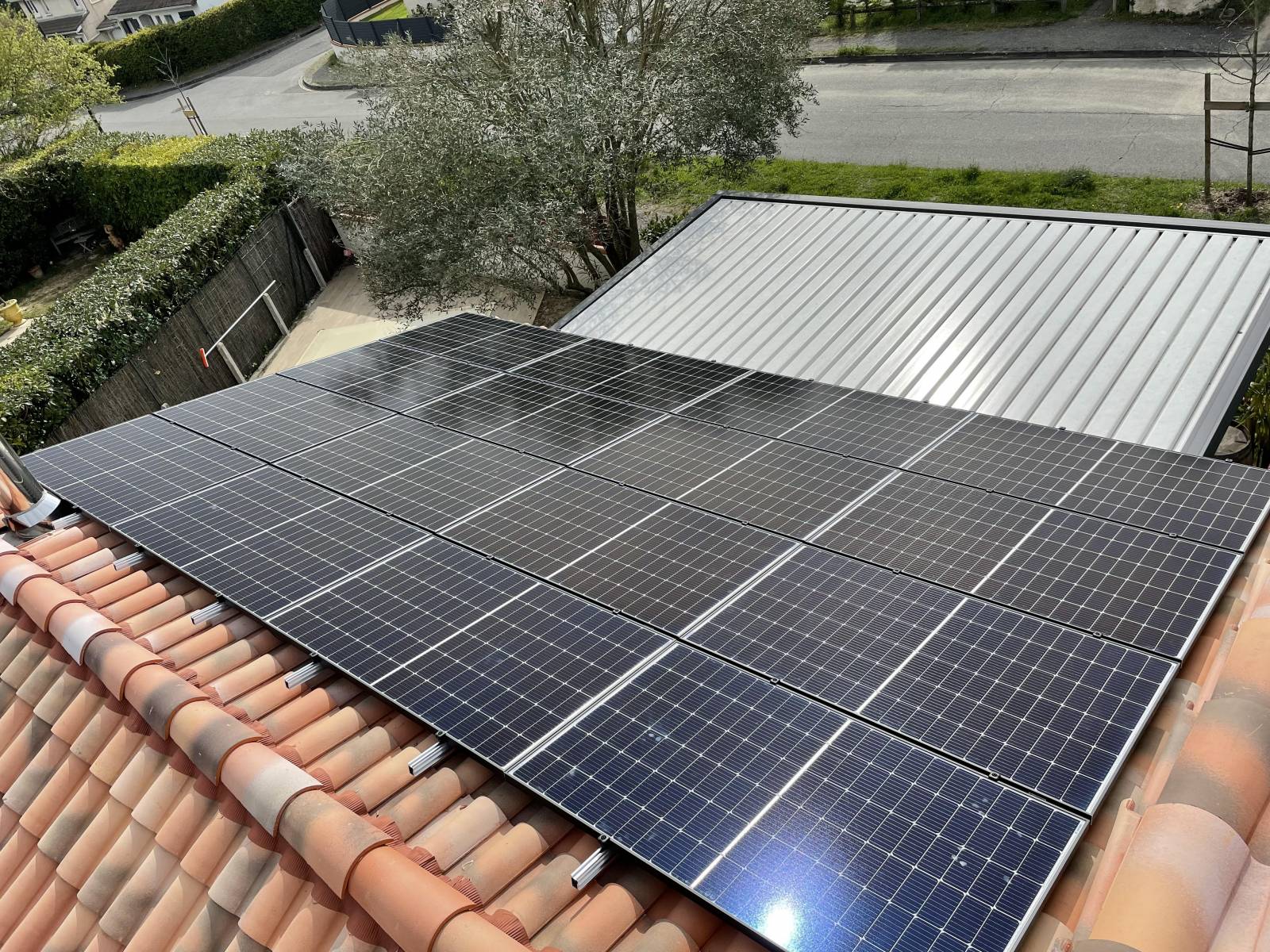 découvrez les opportunités de la revente solaire : un moyen durable d'optimiser votre production d'énergie tout en rentabilisant votre investissement. apprenez comment profiter des aides et des tarifs de rachat pour transformer votre installation photovoltaïque en une source de revenus.