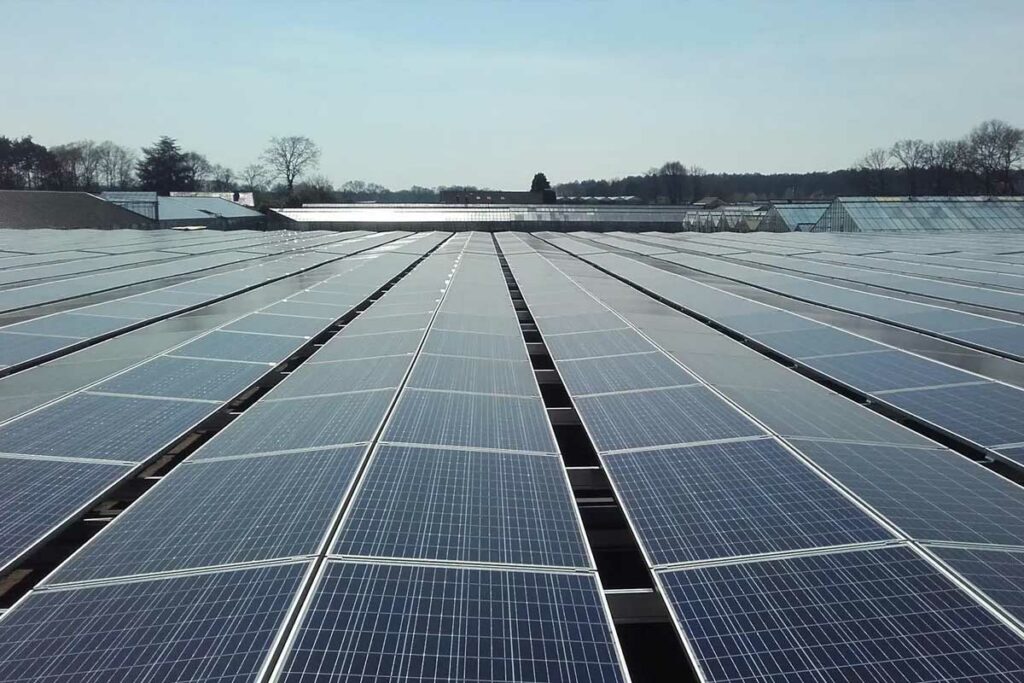 découvrez comment générer des revenus grâce à l'énergie solaire. explorez les différentes méthodes pour rentabiliser votre investissement solaire, des incitations gouvernementales aux options de vente d'électricité. transformez votre production d'énergie en une source de revenus durable et contribuez à un avenir écologique.