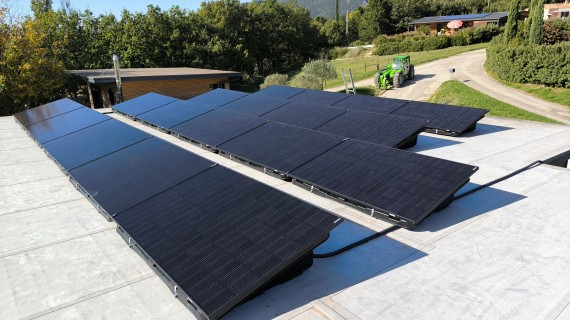 découvrez comment les panneaux solaires peuvent vous faire économiser sur vos factures d'énergie tout en protégeant l'environnement. devenez le roi de l'énergie renouvelable en exploitant le potentiel solaire chez vous.