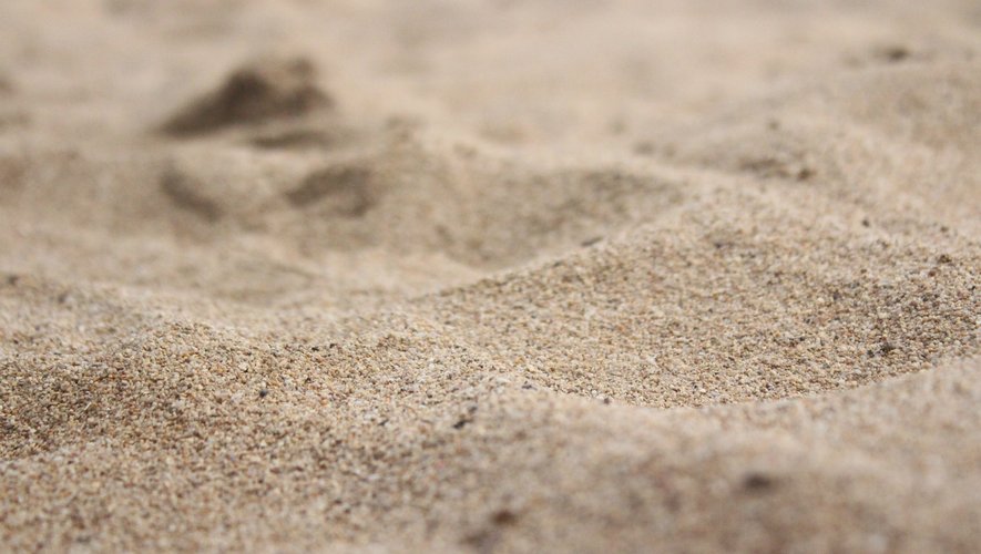 découvrez tout sur le sable : ses types, ses usages variés dans la construction et l'érosion, ainsi que son importance écologique. plongez dans l'univers fascinant de ce matériau essentiel.