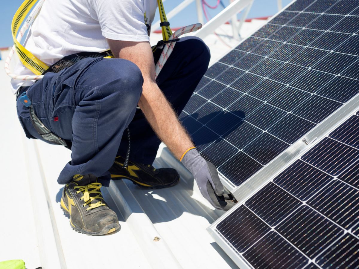 découvrez comment le secteur photovoltaïque s'adapte aux nouvelles réductions tarifaires et ce que cela signifie pour l'avenir de l'énergie solaire. analyse des implications pour les investisseurs et les consommateurs.