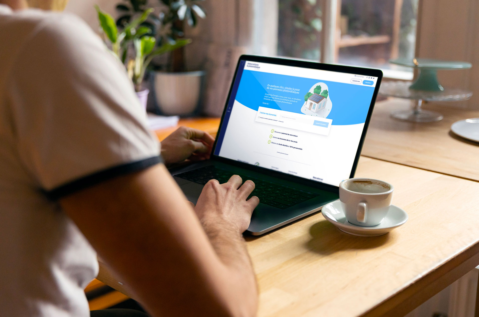 découvrez notre simulateur solaire gratuit, un outil interactif qui vous permet d'évaluer le potentiel solaire de votre propriété. idéal pour optimiser votre installation photovoltaïque et maximiser vos économies d'énergie, cet simulateur est accessible à tous. commencez dès maintenant à exploiter l'énergie du soleil !
