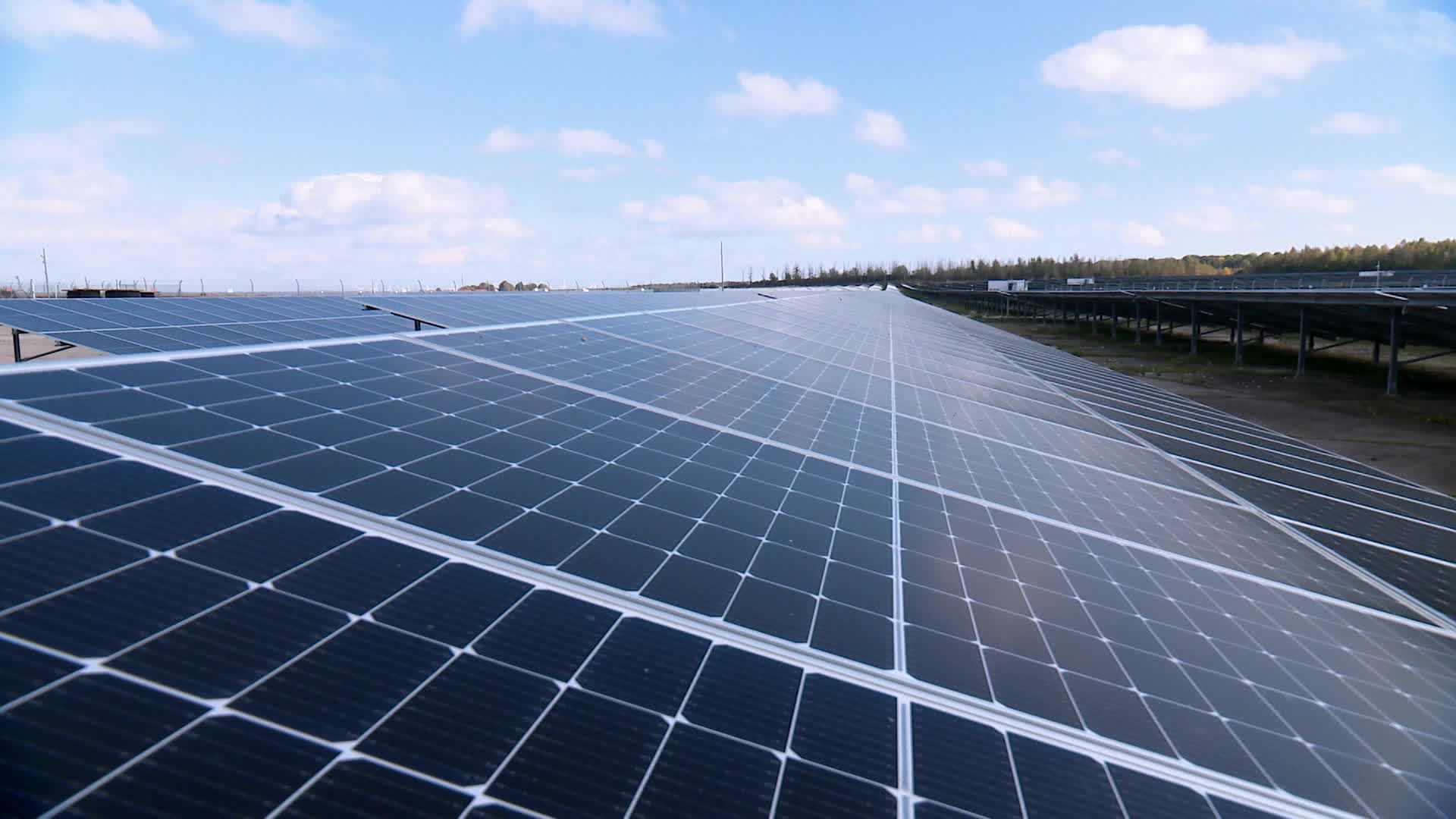 découvrez les tendances et innovations du secteur solaire en 2025. explorez les nouvelles technologies, les politiques énergétiques et les opportunités d'investissement qui façonnent l'avenir de l'énergie solaire.