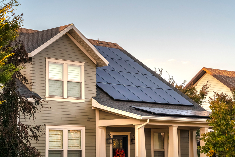 découvrez les avantages du solaire domestique : réduisez vos factures d'énergie, profitez d'énergies renouvelables et augmentez la valeur de votre propriété grâce à des solutions photovoltaïques adaptées à votre maison.
