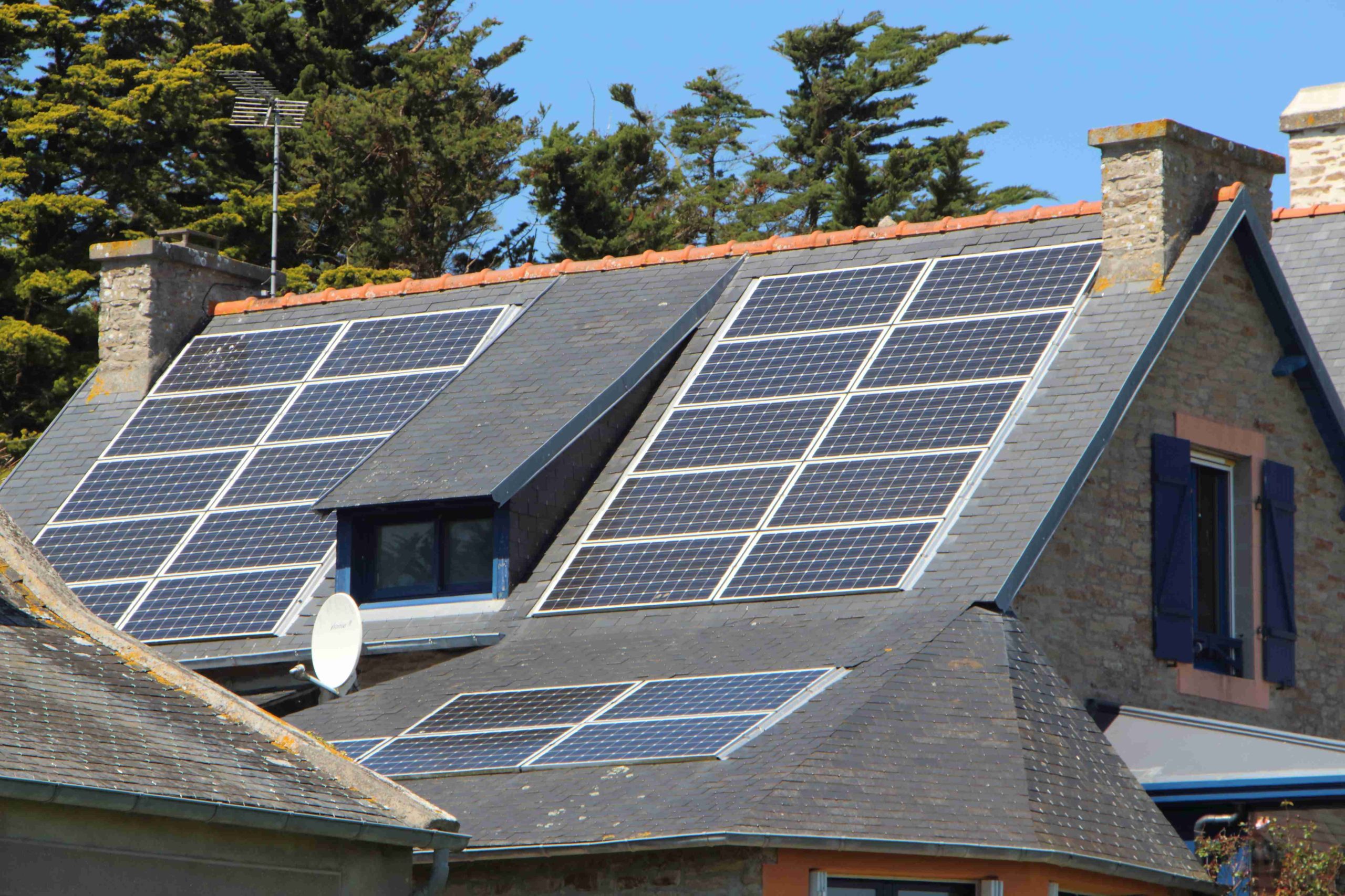découvrez les solutions innovantes de stockage d'énergie solaire pour maximiser l'utilisation de votre énergie renouvelable. apprenez comment ces technologies vous permettent de stocker l'énergie produite durant la journée pour une utilisation nocturne, tout en réduisant vos factures d'électricité et votre empreinte carbone.