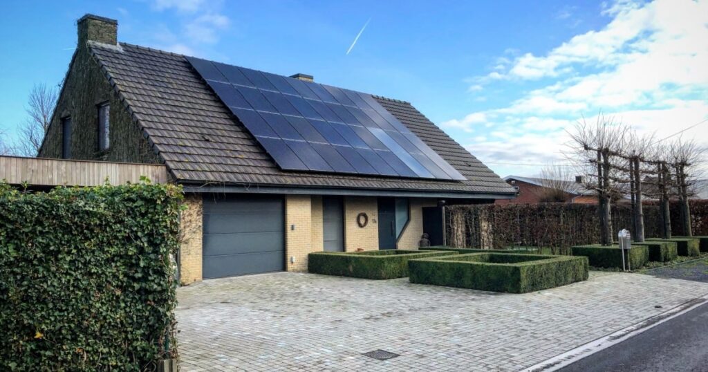découvrez tout ce qu'il faut savoir sur les subsides photovoltaïques : comment en bénéficier, les conditions d'éligibilité, et les avantages financiers pour vous permettre de réaliser des économies d'énergie tout en investissant dans une énergie propre et durable.