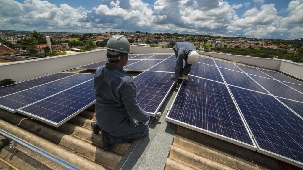 découvrez comment obtenir des subventions pour l'installation de panneaux solaires. informez-vous sur les aides financières disponibles, les conditions d'éligibilité et les avantages de l'énergie solaire pour réduire vos factures et protéger l'environnement.