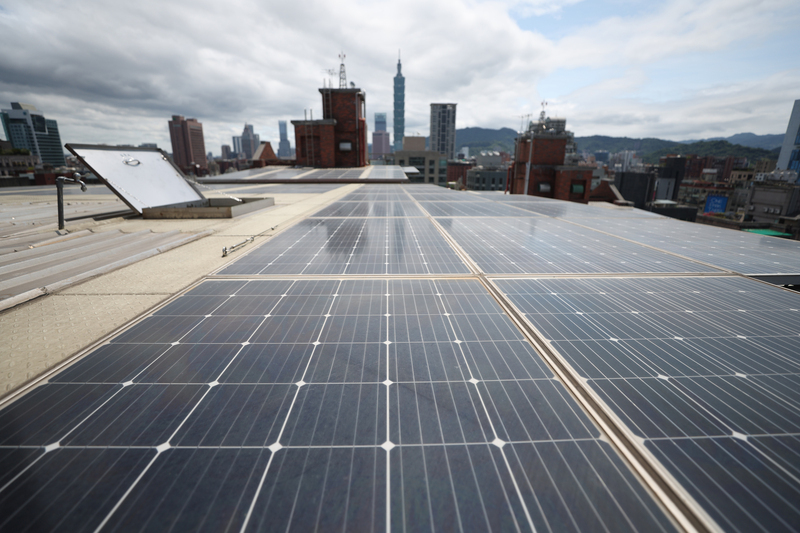 découvrez les opportunités de subventions solaires pour financer vos projets d'énergie renouvelable. profitez d'aides financières pour installer des panneaux photovoltaïques et réduire vos factures d'électricité tout en préservant l'environnement.