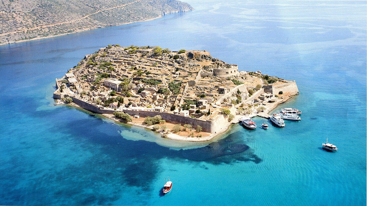 découvrez la superficie de la crète, cette île grecque fascinante, riche en histoire, culture et paysages variés. explorez ses dimensions, ses régions et ce qui en fait une destination incontournable en méditerranée.