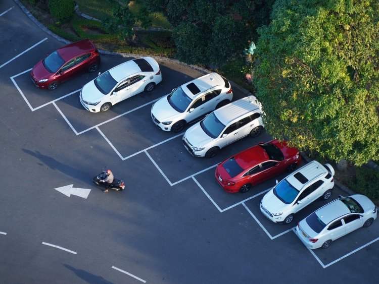 découvrez tout ce qu'il faut savoir sur la superficie de parking en m2. maximisez votre espace de stationnement et apprenez à calculer le m² idéal pour vos besoins. idéal pour les propriétaires, les gestionnaires d'immeubles ou toute personne souhaitant optimiser son stationnement.