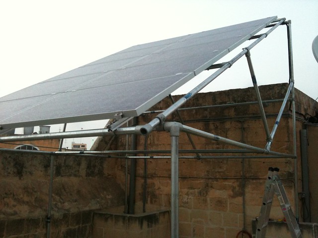 découvrez notre gamme de supports pour panneaux solaires, conçus pour garantir une installation optimale et durable. bénéficiez d'une structure robuste et adaptée à vos besoins énergétiques tout en maximisant l'efficacité de votre système solaire.