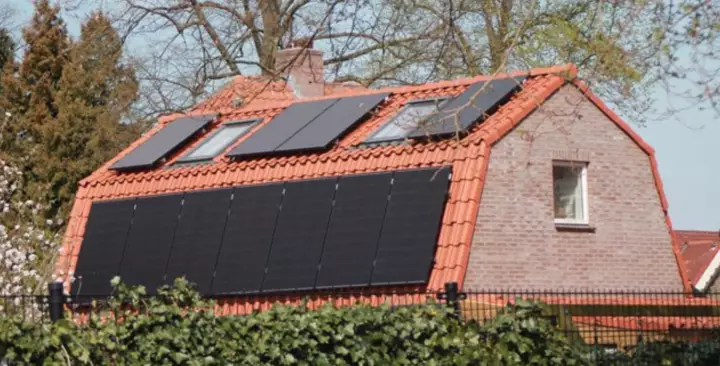 découvrez l'importance de la surface des panneaux solaires pour optimiser leur performance. apprenez comment la taille et l'orientation influencent la production d'énergie solaire et maximisez l'efficacité de votre installation.