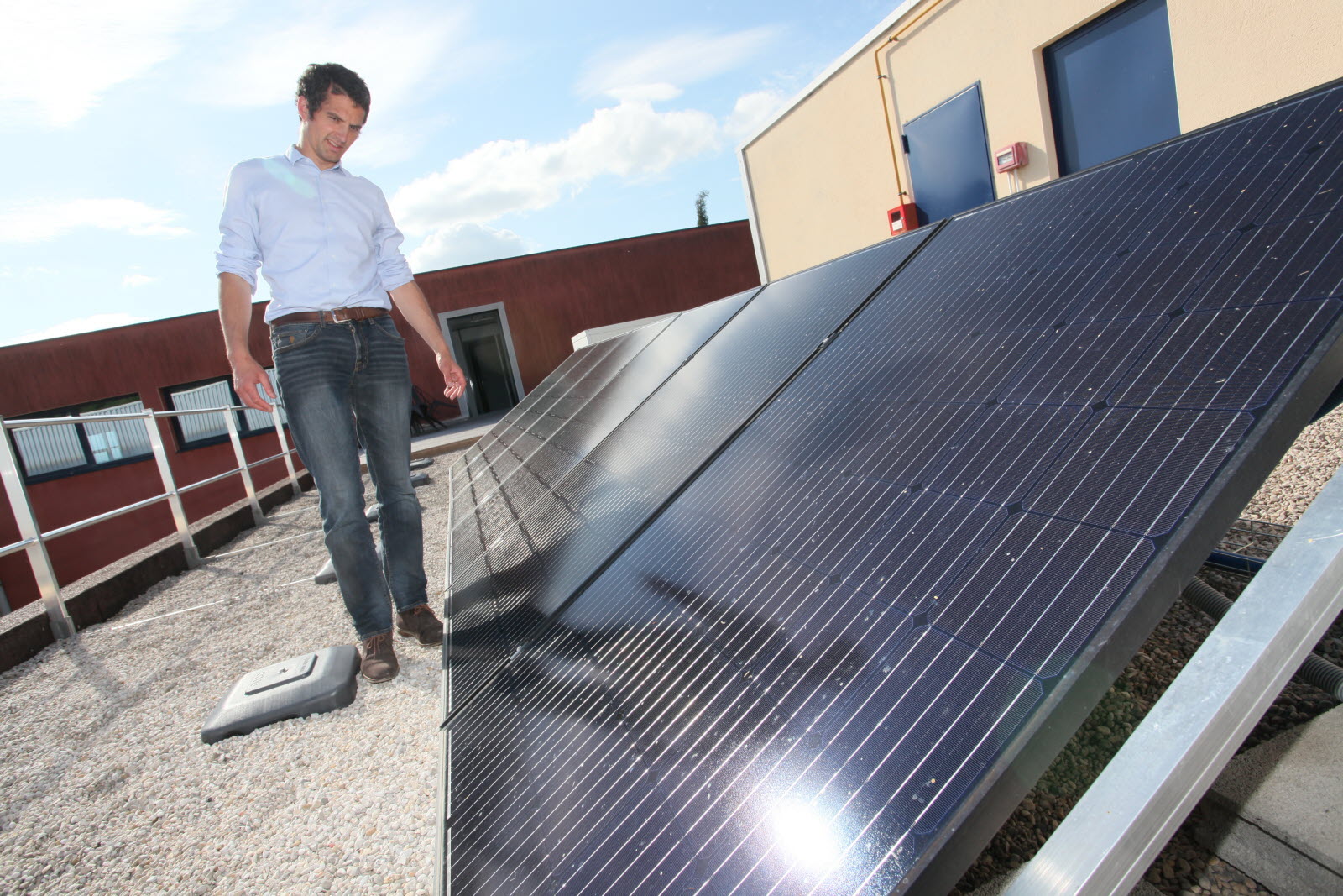 découvrez tout sur la surface photovoltaïque : son importance, ses avantages et son impact sur la production d'énergie solaire. apprenez comment optimiser l'utilisation des espaces pour maximiser l'efficacité des panneaux solaires.