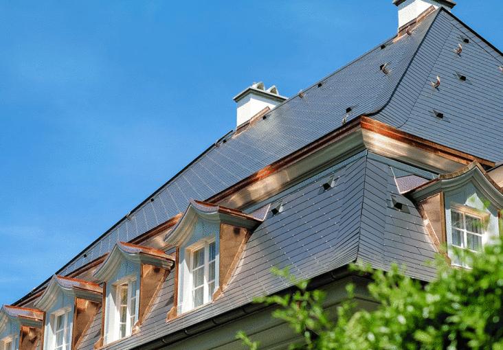 découvrez tout ce qu'il faut savoir sur la surface de toiture, ses matériaux, son entretien et son impact sur l'efficacité énergétique de votre maison.