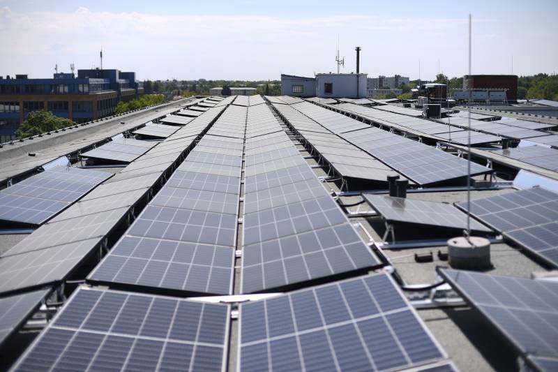 découvrez notre terrain idéal pour l'installation de panneaux solaires, offrant un emplacement stratégique et des conditions optimales pour maximiser la production d'énergie renouvelable. investissez dans un avenir durable avec cet espace dédié à la transition énergétique.
