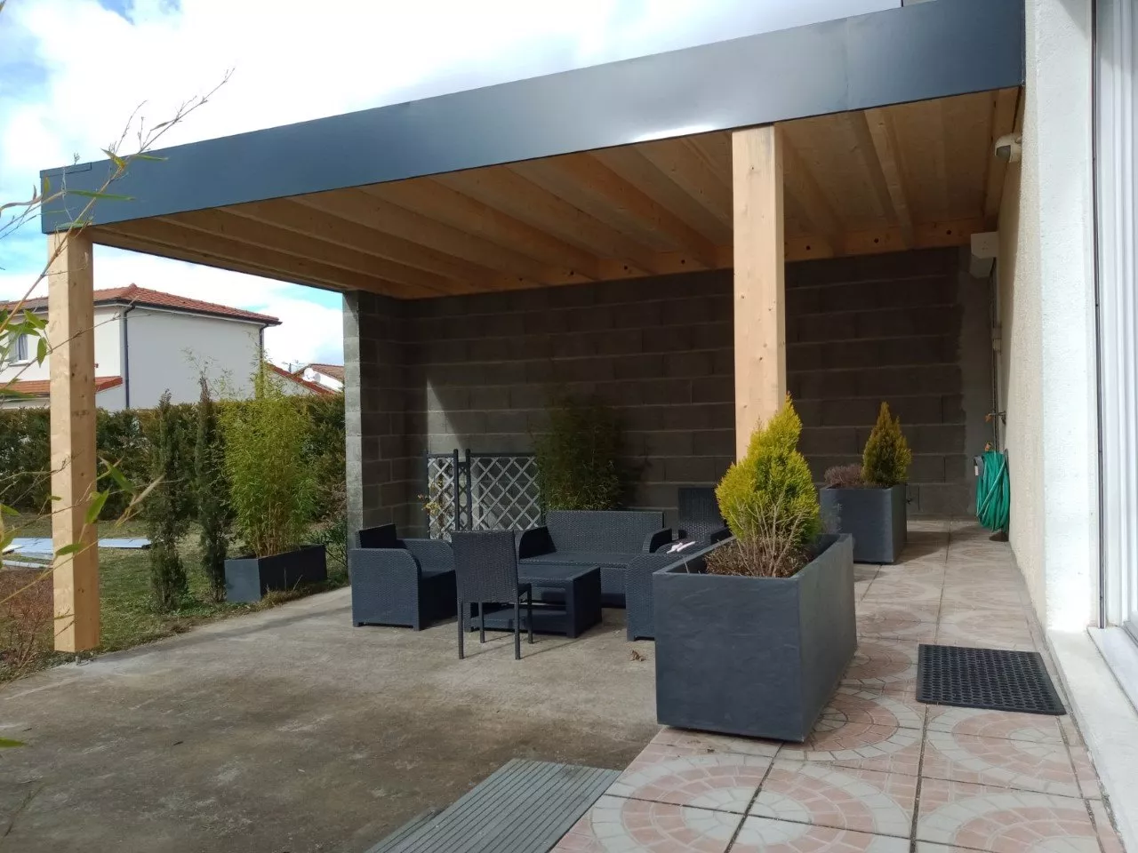 découvrez les avantages d'une terrasse sur toit plat : un espace extérieur moderne et fonctionnel, idéal pour profiter de la vue, organiser des repas en plein air ou simplement se détendre. apprenez comment aménager votre terrasse pour en faire un lieu unique et agréable.