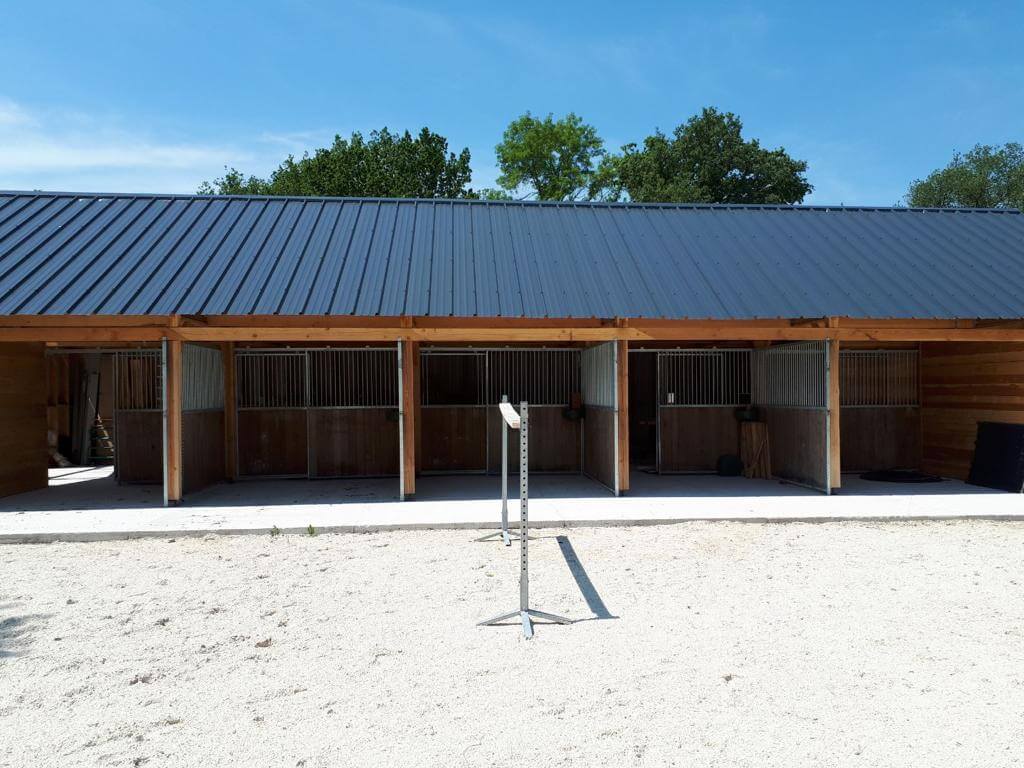 découvrez tout ce qu'il faut savoir sur le toit hangar : ses avantages, ses caractéristiques et comment l'installer pour optimiser l'espace et la protection de vos biens. idéal pour les agriculteurs et les particuliers cherchant une solution pratique et esthétique.