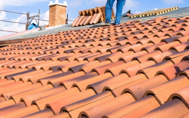 découvrez l'art de la toiture à 45°, une solution esthétique et fonctionnelle pour votre maison. bénéficiez de designs modernes, de matériaux durables et d'une excellente protection contre les intempéries tout en améliorant la valeur de votre propriété.