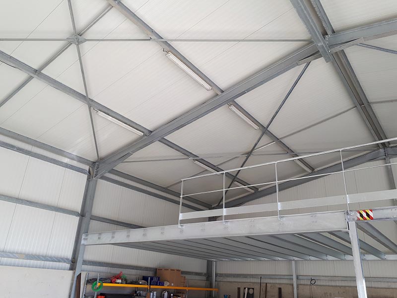 découvrez nos solutions de toiture pour hangar, alliant durabilité et esthétique. profitez d'une protection optimale contre les intempéries tout en garantissant une excellente isolation. contactez-nous pour un devis personnalisé !