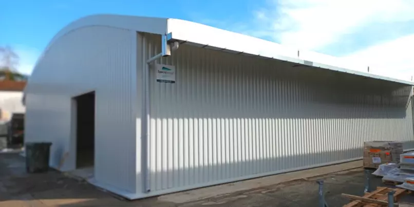 découvrez nos solutions de toiture pour hangars, alliant durabilité et efficacité. que ce soit pour un usage agricole ou industriel, nos matériaux de qualité garantissent une protection optimale contre les intempéries tout en respectant votre budget.