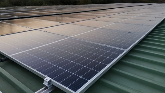 découvrez les avantages de la toiture photovoltaïque : une solution écologique pour produire votre propre énergie, réduire vos factures d'électricité et valoriser votre patrimoine. informez-vous sur l'installation et les aides disponibles pour passer à l'énergie solaire.