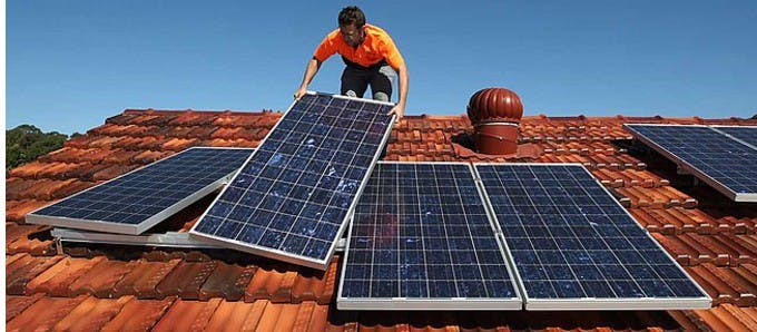 découvrez les avantages de la toiture solaire : une solution écologique pour réduire vos factures d'énergie tout en contribuant à la transition énergétique. informez-vous sur les installations, le fonctionnement et les bénéfices d'une toiture équipée de panneaux solaires.
