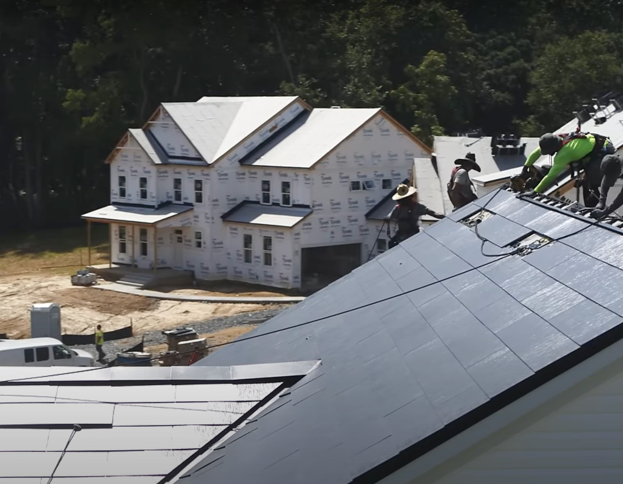 découvrez la toiture solaire tesla, une solution innovante alliant esthétique et performance énergétique. transformez votre maison en une source d'énergie renouvelable tout en préservant son charme architectural. optez pour une alternative durable et économisez sur vos factures d'électricité avec la technologie de pointe de tesla.