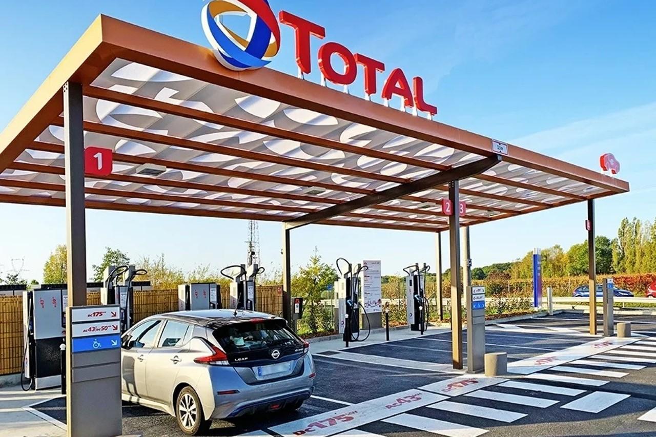 découvrez total, une entreprise leader dans le secteur de l'énergie qui s'engage pour un avenir durable. explorez nos solutions innovantes et notre expertise dans les domaines du pétrole, du gaz et des énergies renouvelables.