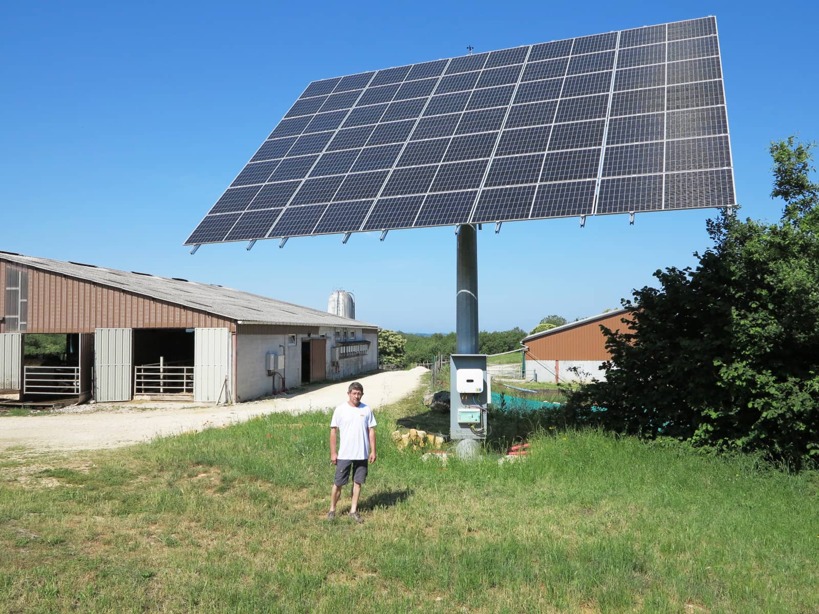 découvrez comment un tracker photovoltaïque optimise la production d'énergie solaire en suivant le mouvement du soleil tout au long de la journée. maximisez l'efficacité de vos panneaux solaires et réduisez votre empreinte carbone avec cette technologie innovante.